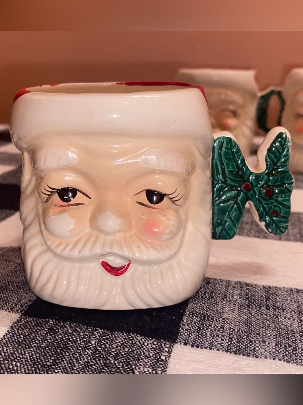 COMMODORE Vintage Mid-Century Ceramic“NOEL” Winking Santa Small Mug Set (4) - Picture 4 of 16